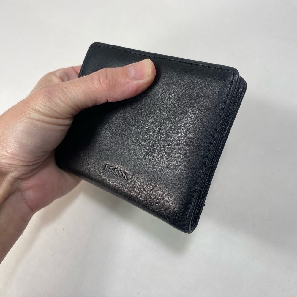 🎉LAST CALL🎉 Fossil Black Leather Bifold Snap Closure Card Holder Wallet - Picture 5 of 10